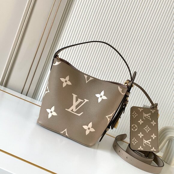 Classic Louis Vuitton Bag: A Stylish and Versatile Choice for Elegance - Picture 1 of 6